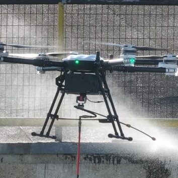 Nettoyage de toiture et traitement hydrofuge de toiture ; Entretien des panneaux solaires ou entretien des panneaux photovoltaïques ; Nettoyage et traitement hydrofuge des façades ; Nettoyage et traitement hydrofuge des Bardages ; Nettoyage des terrasses ; Nettoyage des sols extérieurs ; Nettoyage de la vitrerie par Drone.